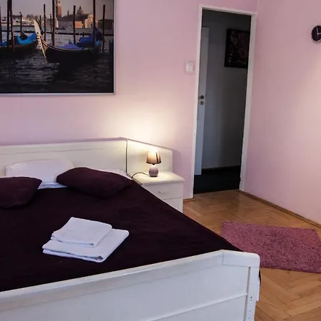 Zelazna Apartment *